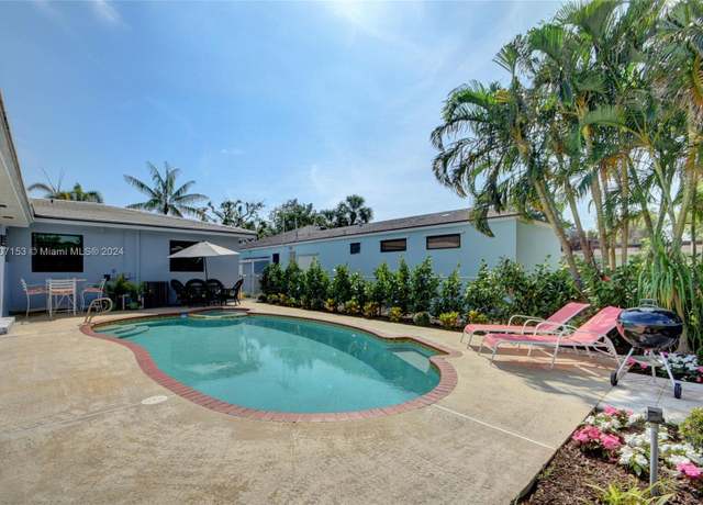 Property at 1023 S Palmway, Lake Worth, FL 33460, 4 beds, 2.5 baths