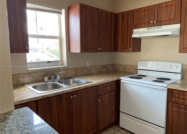 Property at 4160 NW 21st St Unit 123D, Lauderhill, FL 33313, 1 bed, 1 bath