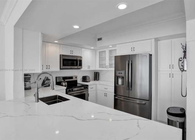 Property at 5600 Collins Ave Unit 9T, Miami Beach, FL 33140, 2 beds, 2 baths