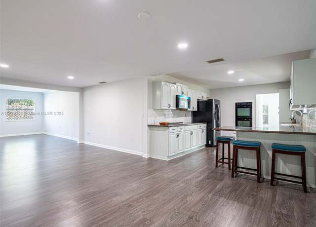 Property at 1735 18th St, Vero Beach, FL 32960, 3 beds, 2 baths