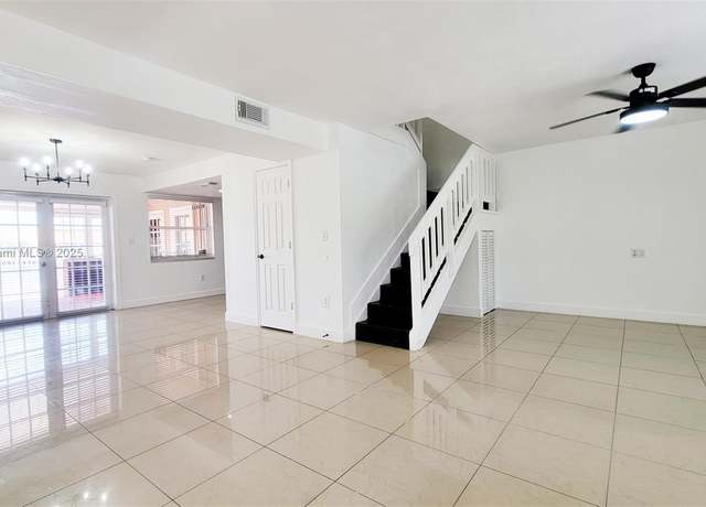 Property at 5320 W 26th Ave #108, Hialeah, FL 33016, 3 beds, 2.5 baths