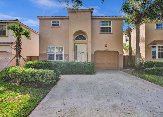 Property at 10820 NW 12th Pl, Plantation, FL 33322, 3 beds, 2.5 baths