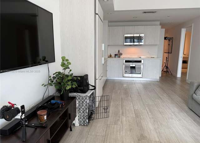 Property at 45 SW 9th St #1004, Miami, FL 33130, 1 bed, 1 bath