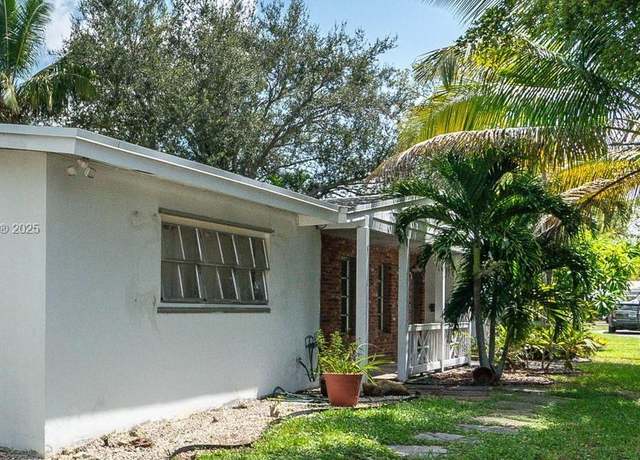 Property at 8465 SW 143rd St, Palmetto Bay, FL 33158, 3 beds, 2 baths