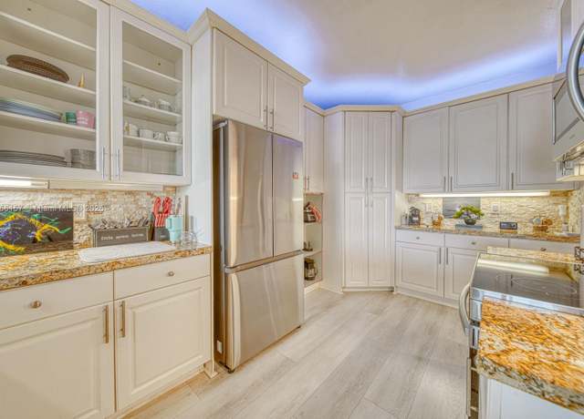 Property at 10700 NW 66th St #309, Doral, FL 33178, 3 beds, 2 baths