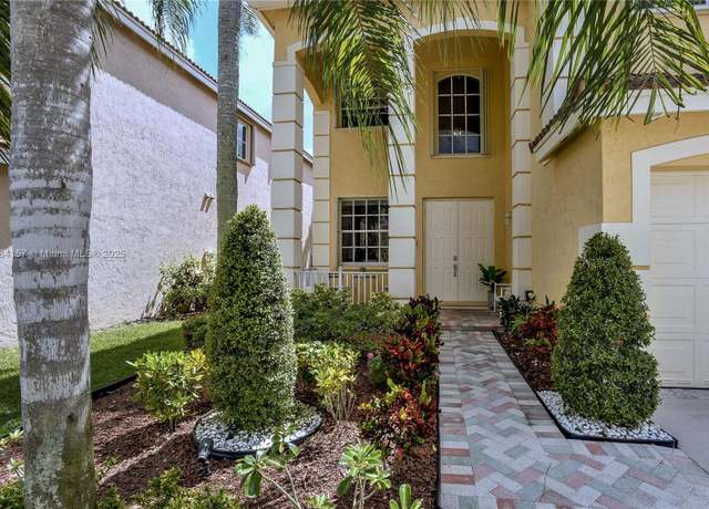 Property at 4322 Fox Ridge Dr, Weston, FL 33331, 5 beds, 4 baths