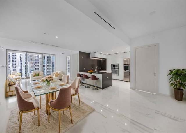 Property at 300 Biscayne Blvd Way #2009, Miami, FL 33131, 2 beds, 2.5 baths