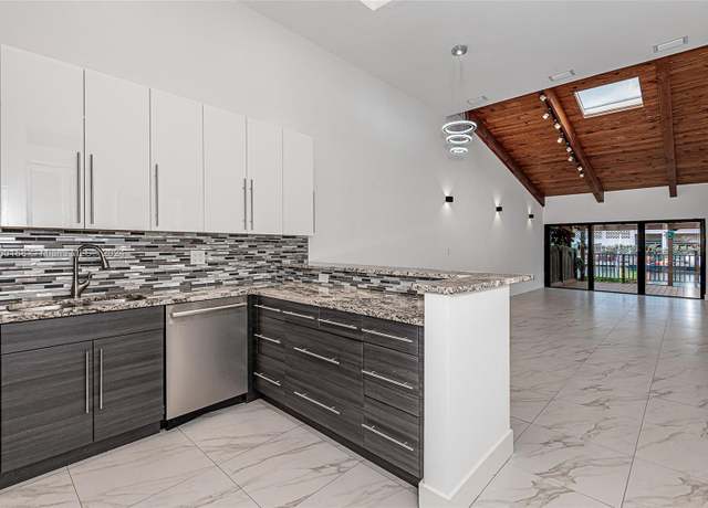 Property at 2621 S Parkview Dr, Hallandale Beach, FL 33009, 3 beds, 2 baths