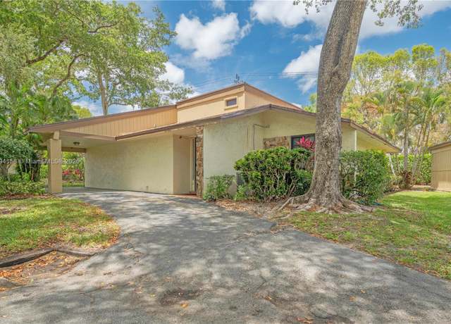 Property at 8097 Royal Palm Cir, Tamarac, FL 33321, 3 beds, 2 baths