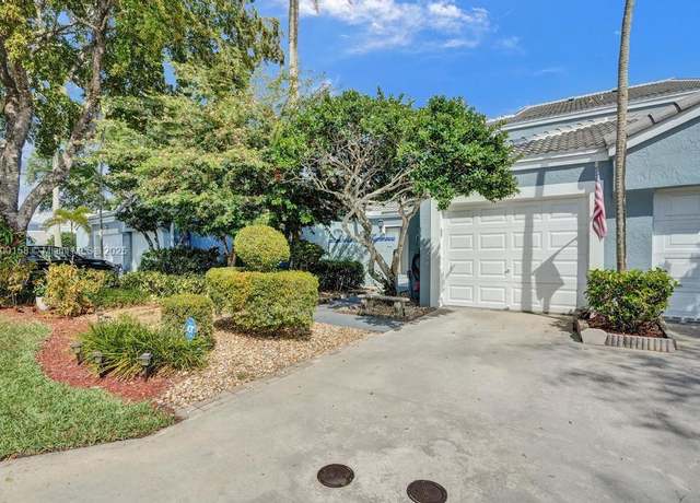 Property at 8465 Waterford Cir #8465, Tamarac, FL 33321, 3 beds, 2.5 baths