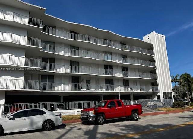 Property at 1100 Alton Rd Unit 5D, Miami Beach, FL 33139, 1 bed, 1 bath