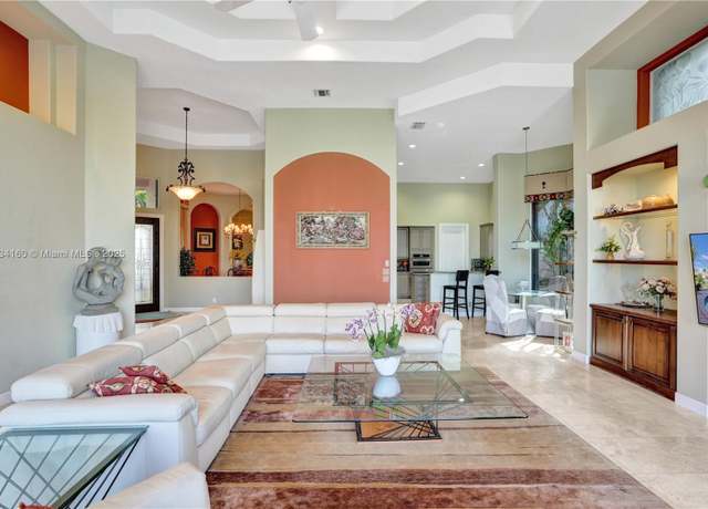 Property at 7081 Mallorca Cres, Boca Raton, FL 33433, 3 beds, 2.5 baths
