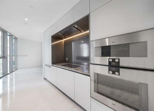 Property at 300 Biscayne Blvd Way #805, Miami, FL 33131, 1 bath