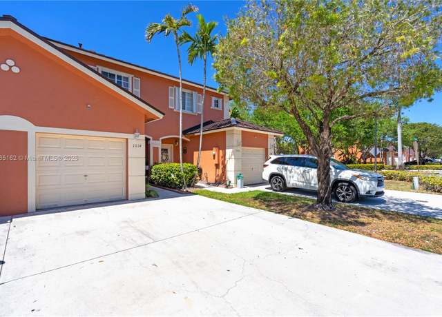 Property at 1014 NW 100th Ave #7, Pembroke Pines, FL 33024, 3 beds, 2.5 baths