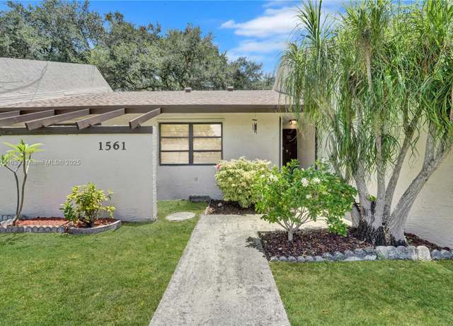 Property at 1561 NW 98th Ter, Pembroke Pines, FL 33024, 2 beds, 1.5 baths