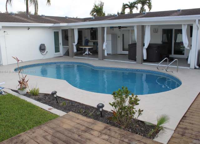 Property at 5031 SW 88th Ter, Cooper City, FL 33328, 5 beds, 3 baths