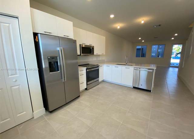 Property at 10250 NW 66th St #103, Doral, FL 33178, 3 beds, 2.5 baths