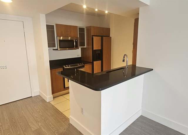 Property at 2775 NE 187th St #424, Aventura, FL 33180, 2 beds, 2 baths