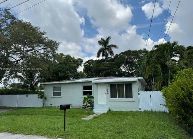 Property at 204 SW 7th Ave, Hallandale Beach, FL 33009, 3 beds, 2 baths