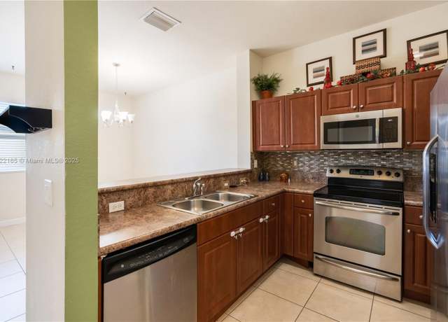 Property at 2935 SE 1st Dr #21, Homestead, FL 33033, 3 beds, 2 baths