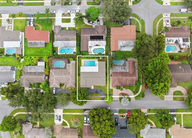 Property at 11911 NW 14th Ct, Pembroke Pines, FL 33026, 4 beds, 2 baths