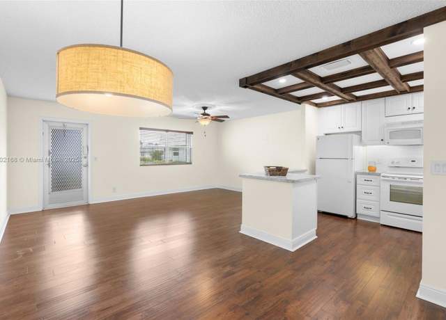 Property at 34 Valencia B, Delray Beach, FL 33446, 1 bed, 1.5 baths