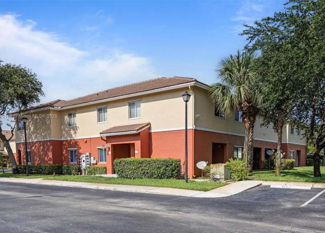 Property at 3340 Palomino Dr Unit 214-2, Davie, FL 33024, 3 beds, 2 baths