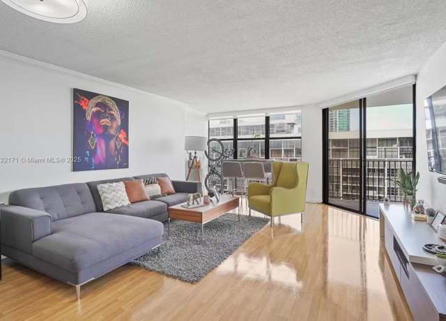 Property at 1901 Brickell Ave Unit B1706, Miami, FL 33129, 1 bed, 1.5 baths