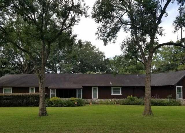 Property at 2020 NE 11 Pl, Ocala, FL 34470, 4 beds, 2 baths
