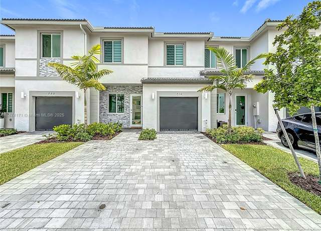 Property at 716 SE 14th St, Homestead, FL 33034, 3 beds, 2.5 baths