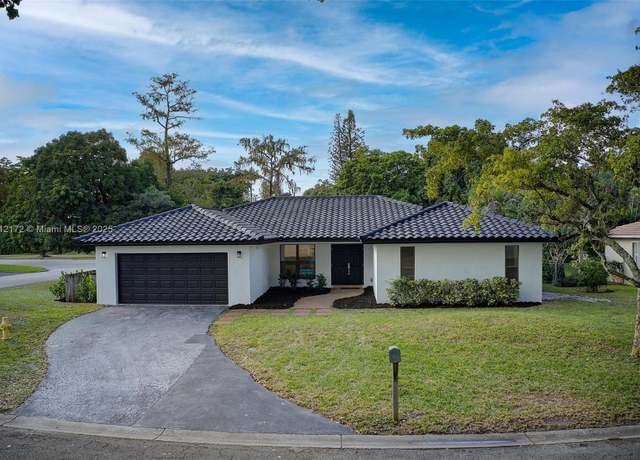 Property at 1500 NW 85 Dr, Coral Springs, FL 33071, 4 beds, 2 baths