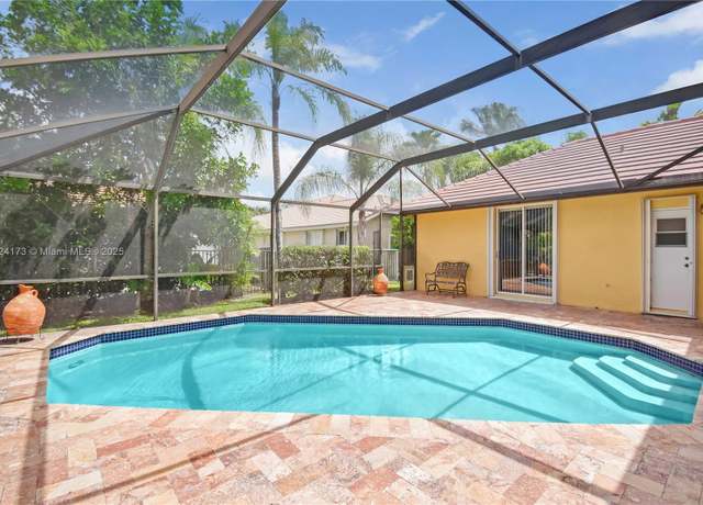 Property at 2694 Oakbrook Dr, Weston, FL 33332, 5 beds, 3.5 baths