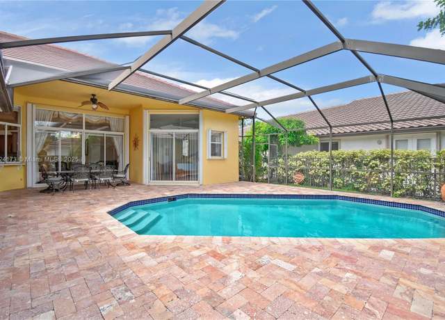 Property at 2694 Oakbrook Dr, Weston, FL 33332, 5 beds, 3.5 baths