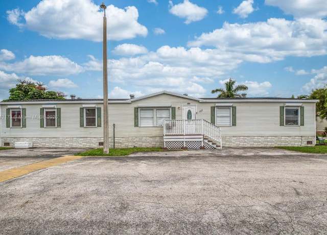 Property at 220 NE 12 Ave, Homestead, FL 33030, 4 beds, 2 baths