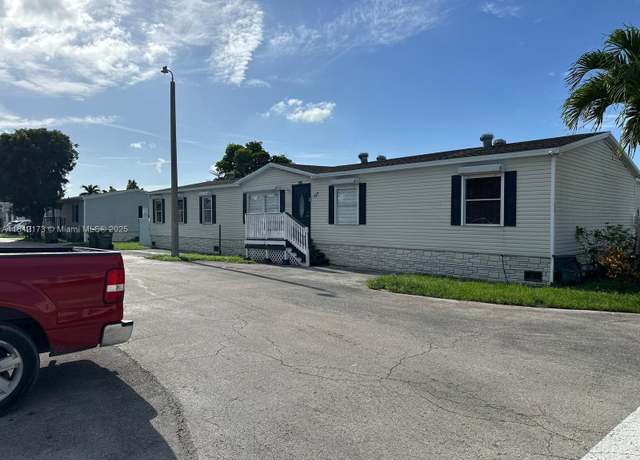 Property at 220 NE 12 Ave, Homestead, FL 33030, 4 beds, 2 baths