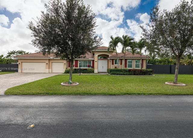 Property at 1528 NW 21st St, Homestead, FL 33030, 4 beds, 3.5 baths