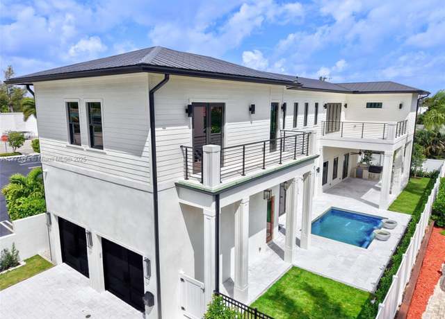 Property at 371 E Lakewood Rd, West Palm Beach, FL 33405, 4 beds, 3.5 baths