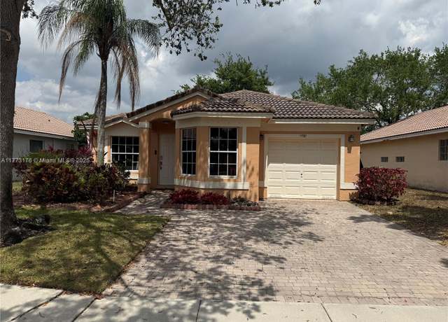 Property at 11781 SW 7th St, Pembroke Pines, FL 33025, 3 beds, 2 baths