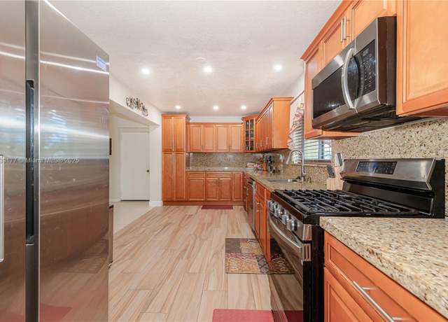 Property at 6640 NW 21st Ct, Sunrise, FL 33313, 4 beds, 2 baths