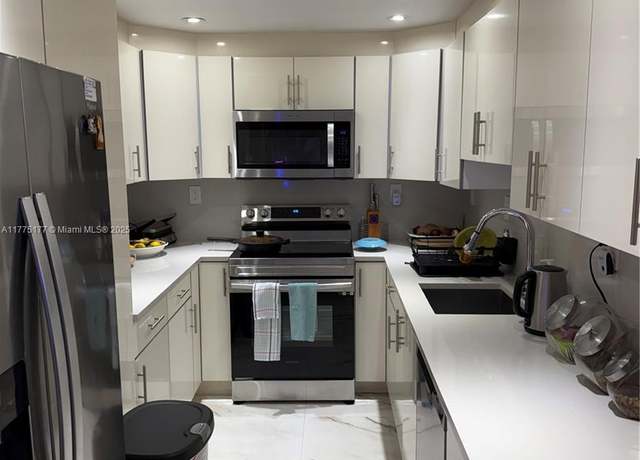 Property at 5401 Collins Ave #1016, Miami Beach, FL 33140, 2 beds, 2 baths