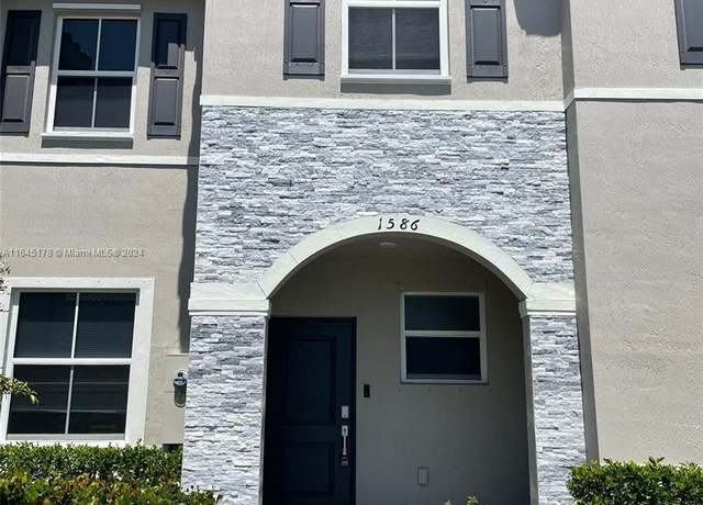 Property at 1586 SE 27th Ter #1586, Homestead, FL 33035, 3 beds, 2.5 baths