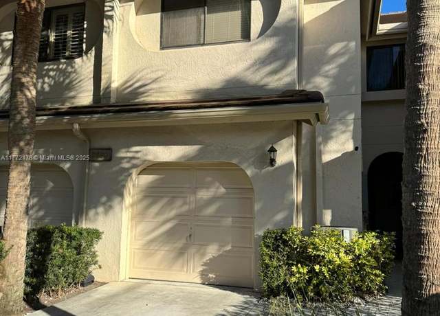 Property at 6350 W Longboat Ln W, Boca Raton, FL 33433, 2 beds, 2.5 baths