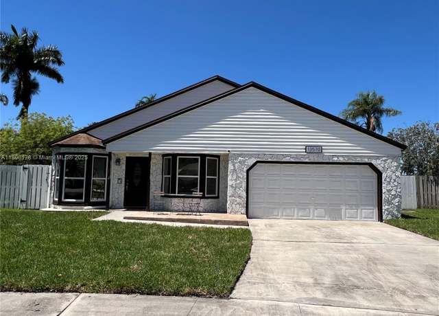 Property at 13570 SW 10th Pl, Davie, FL 33325, 3 beds, 2 baths