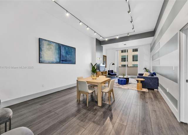 Property at 1200 Brickell Bay Dr #1406, Miami, FL 33131, 2 beds, 1 bath