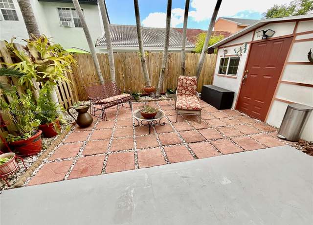 Property at 1127 SE 13th Ave, Homestead, FL 33035, 3 beds, 2 baths