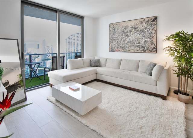 Property at 55 SW 9th St #3810, Miami, FL 33130, 1 bed, 1.5 baths