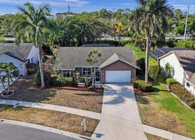 Property at 8372 Blue Cypress Dr, Lake Worth, FL 33467, 3 beds, 2 baths