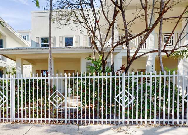 Property at 931 SW 11th St Unit H-1, Miami, FL 33129, 3 beds, 3.5 baths