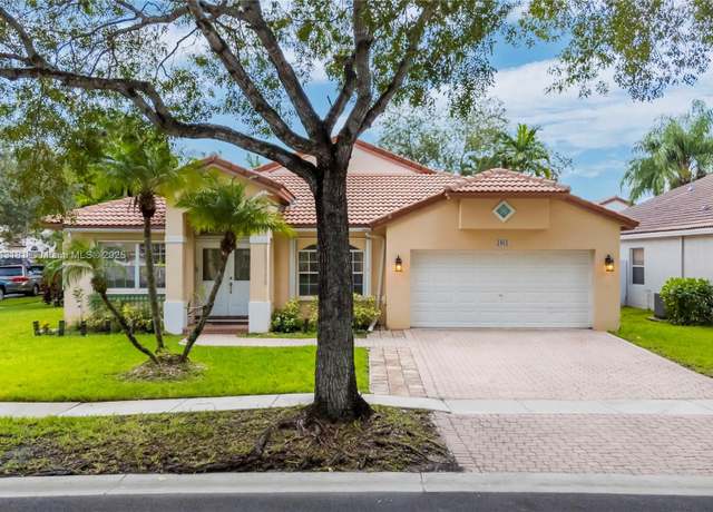 Property at 1061 NW 185th Ter, Pembroke Pines, FL 33029, 4 beds, 2 baths