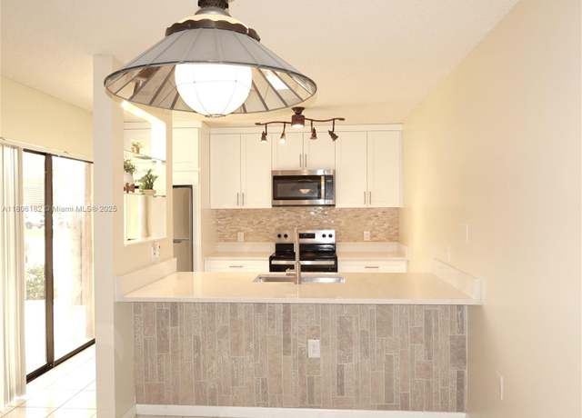 Property at 4226 42nd Way, West Palm Beach, FL 33407, 2 beds, 2.5 baths